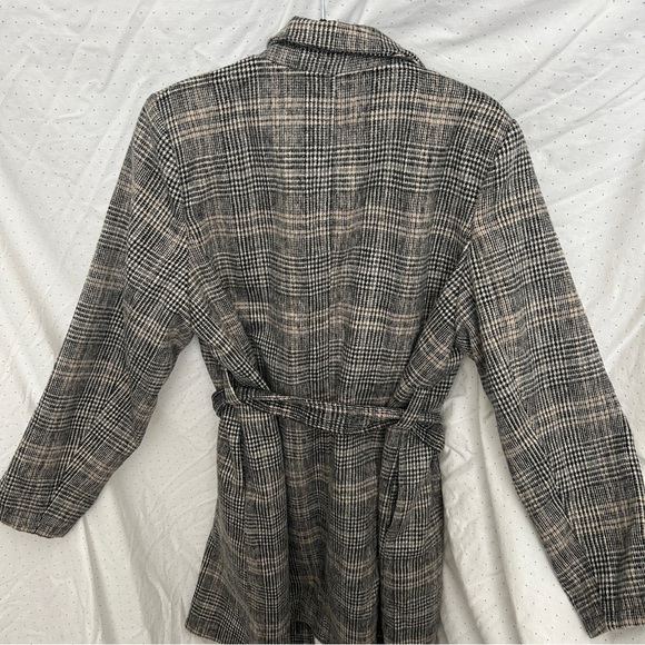 NWT Plaid Overcoat w/ Hidden Button and Tie - Picture 6 of 9